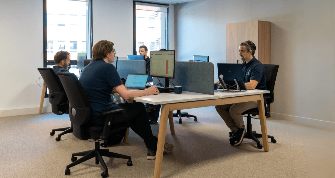 Collaborateurs Fit Retail en open space en train de travailler